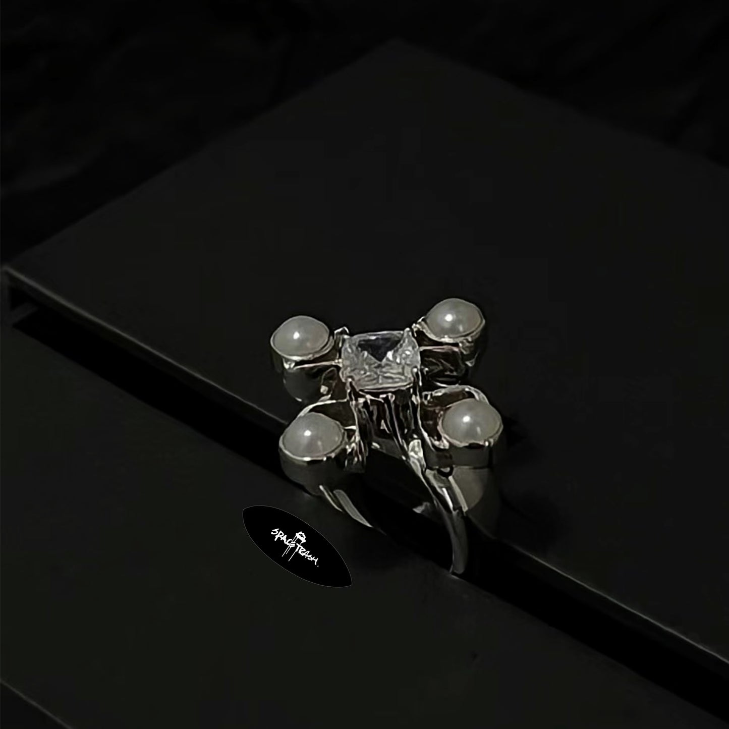 CRUCIFORM FLOWER RING