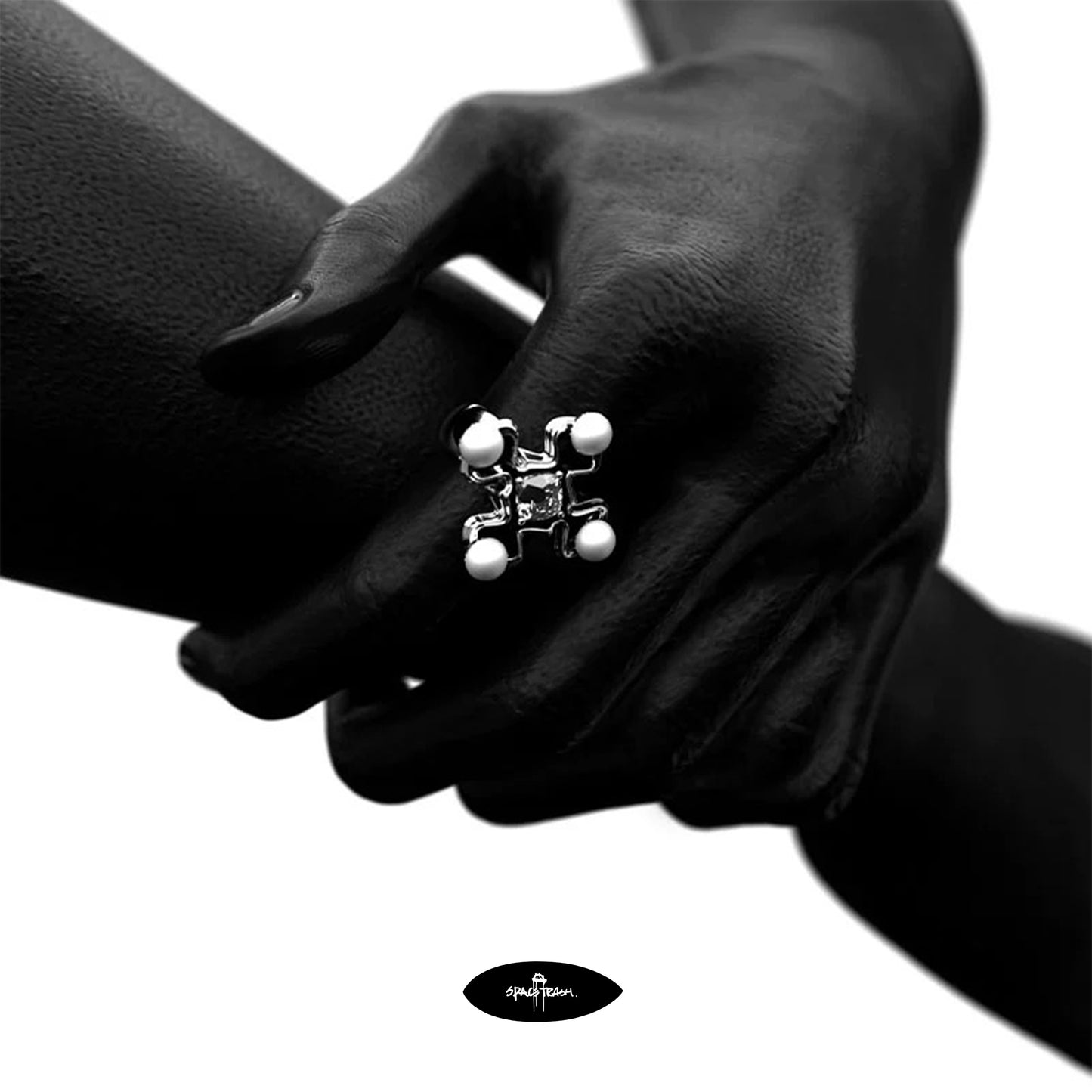 CRUCIFORM FLOWER RING